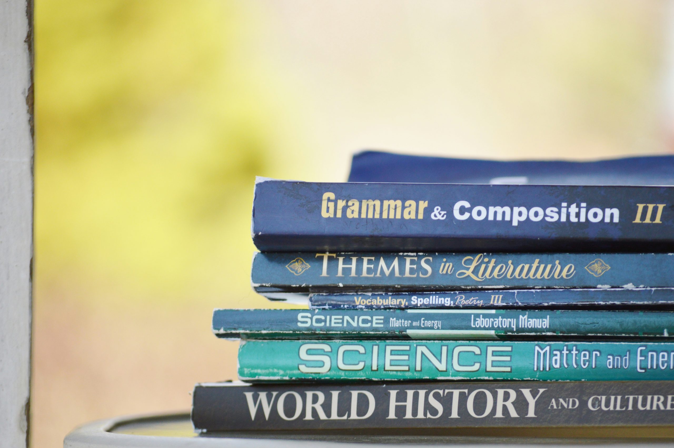 A pile of books with assorted titles, representing multilingual reading material